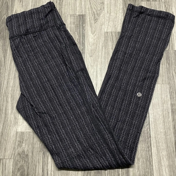 lululemon athletica Pants - LULULEMON Stretch Tie Waist Black Print Workout Pants